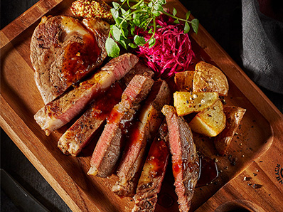 食欲をそそるリブロースステーキの画像