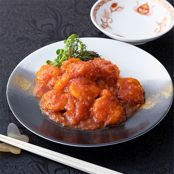 厳選バナメイ海老を香味野菜とトマトソースで煮込んだ海老のチリソース。