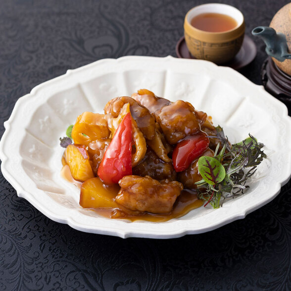 銀座生まれの名店中華、秘伝の甘酢で煮込んだ酢豚