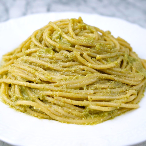 コクがあり彩り豊かなソースに仕上げたジェノベーゼ