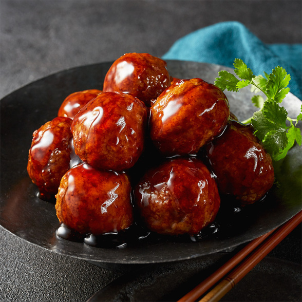食べ応えのある肉団子と黒甘酢が相性抜群の一品