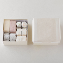 ＜菓心おおすが＞果子箱×BIWACOTTON 縁包み