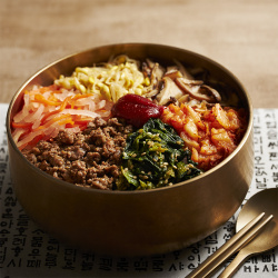 ＜Z's MENU＞焼肉屋さんの彩りビビンバ
