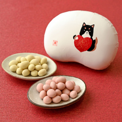 ＜まめや金澤萬久＞かりっとちょこ豆・ホワイト＆いちご