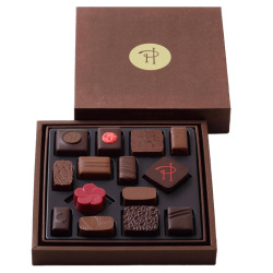 ＜ピエール・エルメ・パリ＞アソリュティマン ド ショコラ 14個入り