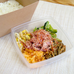 ＜ディッシュ・アップ 千駄木腰塚ミートデリカテッセン＞自慢のコンビーフ丼