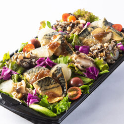 ＜サラダデリ マルゴ＞パーティサラダプレート 燻製サバと10品目雑穀で“ととのう”salad