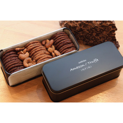 ＜アンフィニ＞黒トリュフ＆白トリュフのアマゾンカカオクッキー缶【店頭受取】