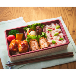 ＜RF1＞海老カツとヤンニョムチキンの小箱bento【店頭受取】
